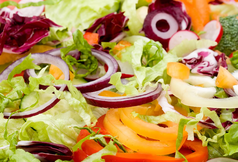 Cuidados para não tornar a salada uma vilã do emagrecimento